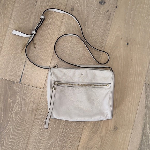 kate spade Handbags - Kate Spade Cross Body Purse in Beige